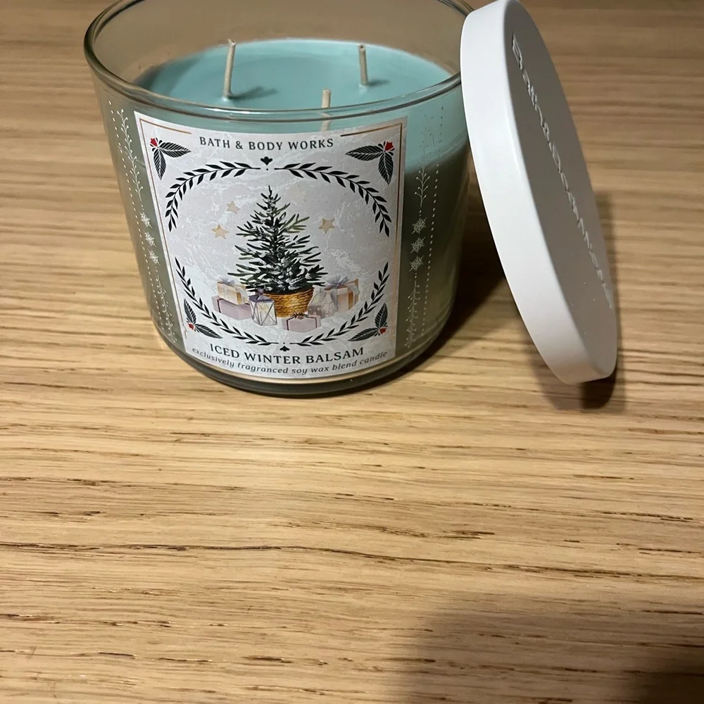 Bath & Body Works 3 Wick Candle. Iced Winter Balsam.